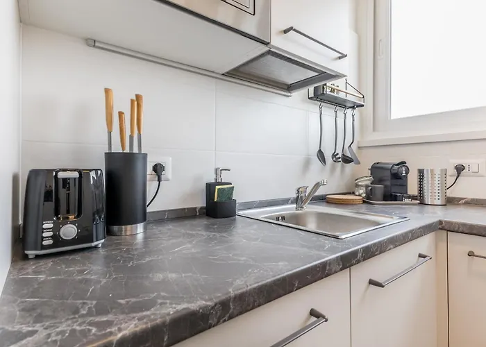 Domus Urbe Piramide Apartment