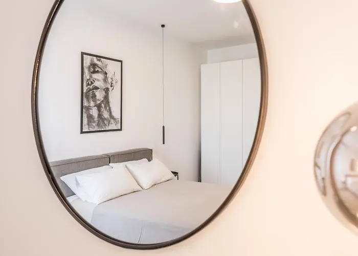 Domus Urbe Piramide Apartment *