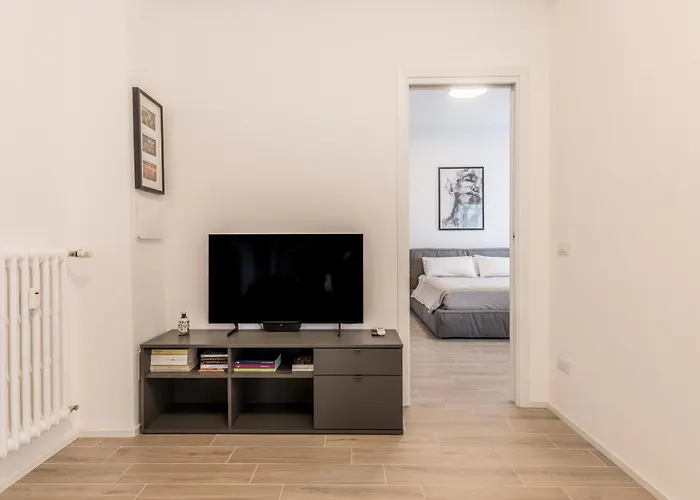 Domus Urbe Piramide Apartment