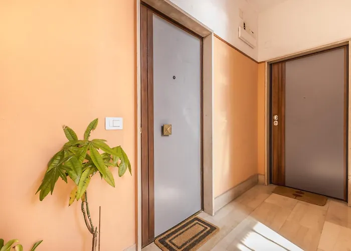 Domus Urbe Piramide Apartment *