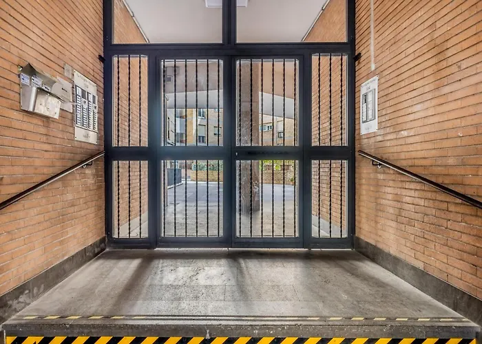 Domus Urbe Piramide Apartment *